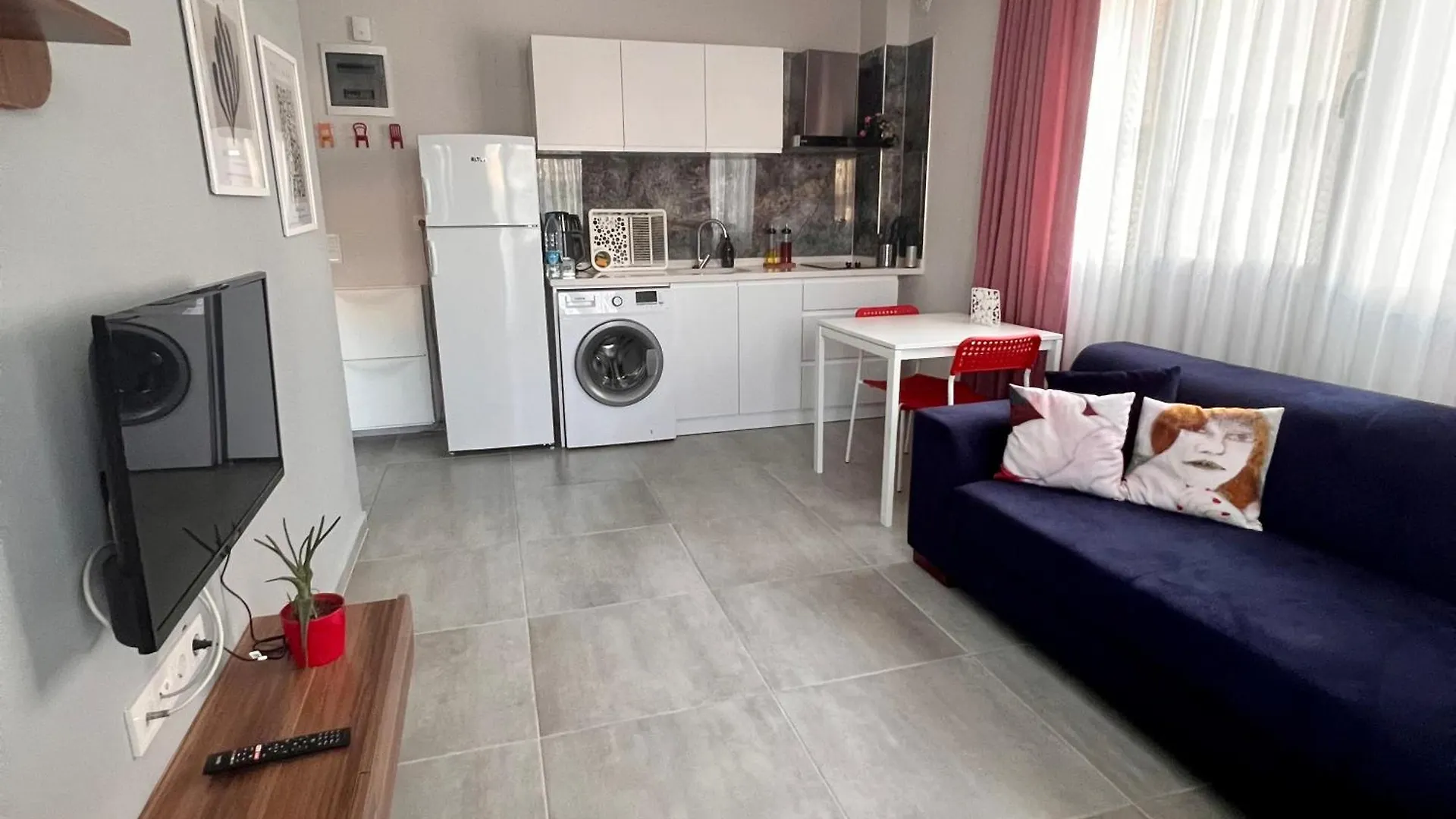 Bisuite Urla Kuscular 0*,  Turkey
