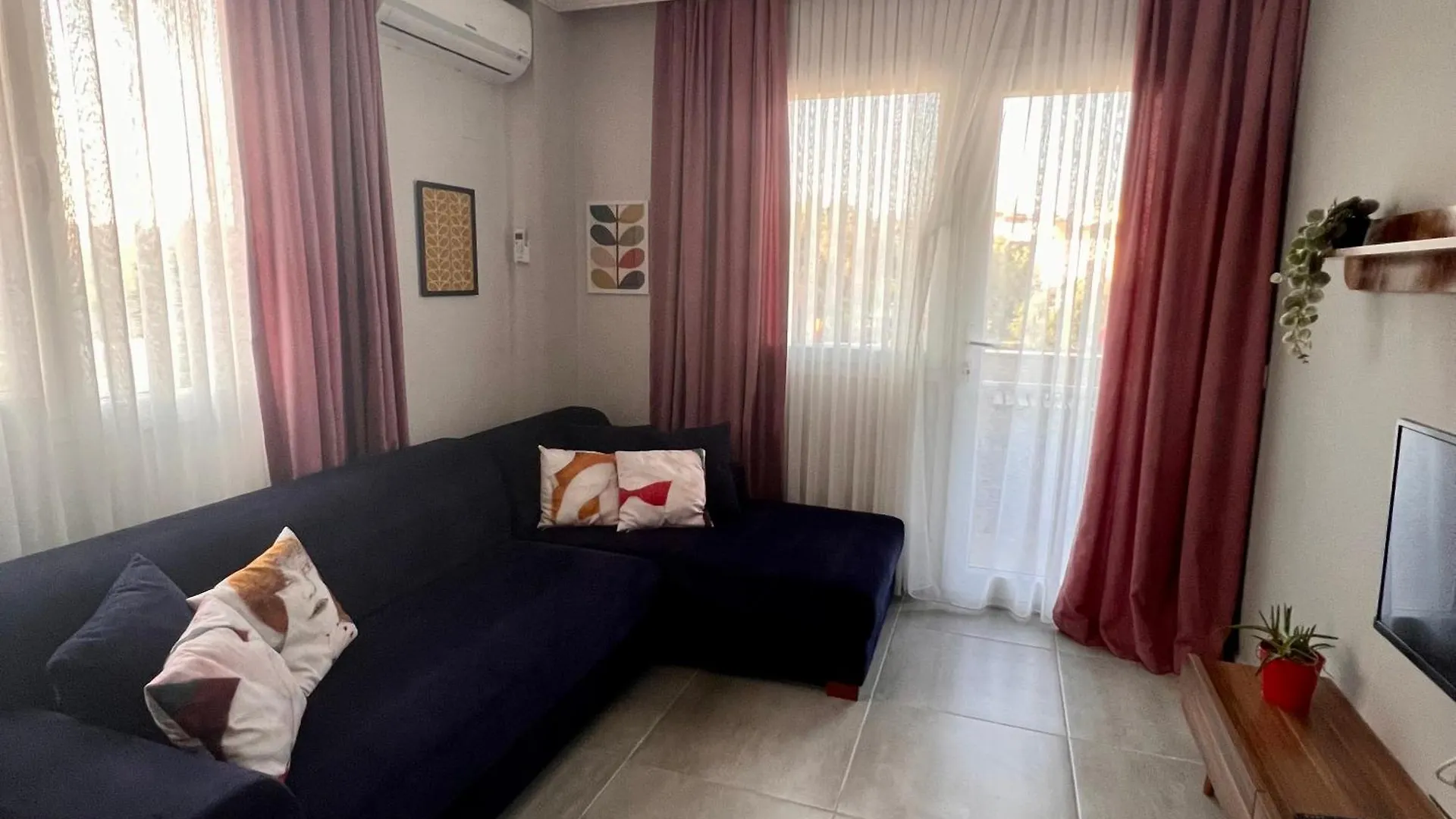 Bisuite Urla Kuscular Turkey